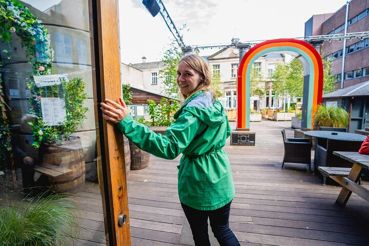 Discover the charm of Edinburgh as you wander through delightful streets savoring local delicacies in cozy eateries while a friendly guide shares the city’s rich culinary tale.